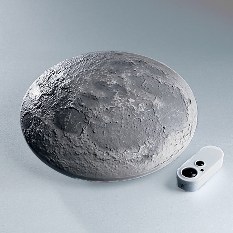 La luna con su control remoto para cambiar las faces lunares
